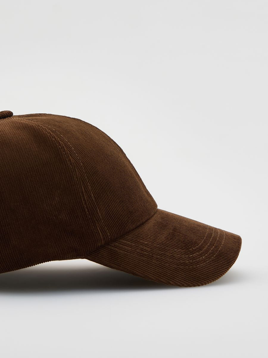 Berretto a righe marrone