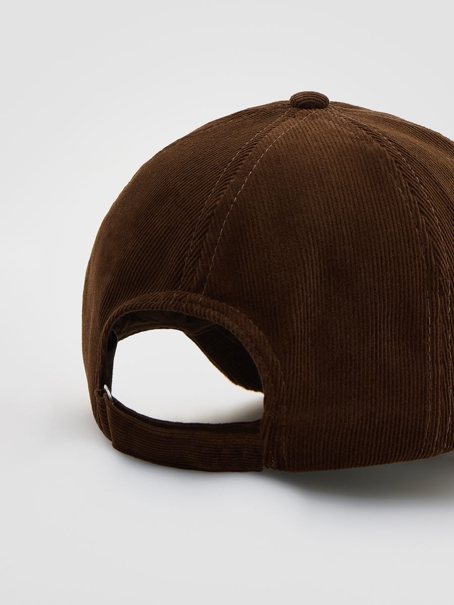 Berretto a righe marrone