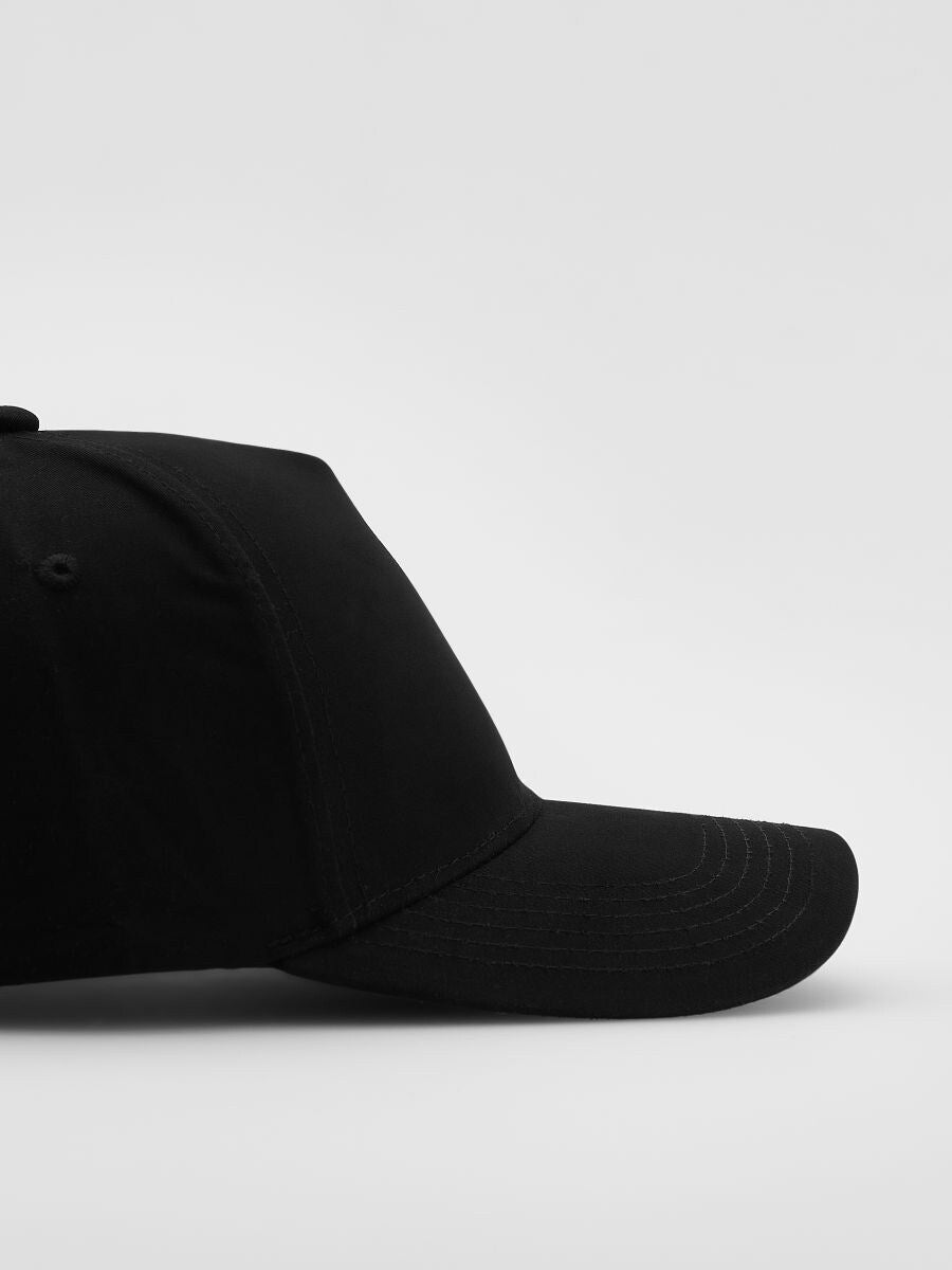 Berretto completamente nero